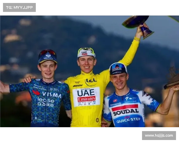 波加查香街领奖台亲吻女友画面温馨感人全网热传网友纷纷点赞