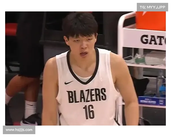 杨瀚森半场仅得两分却成防守核心展现统治级护框能力助球队稳固防线